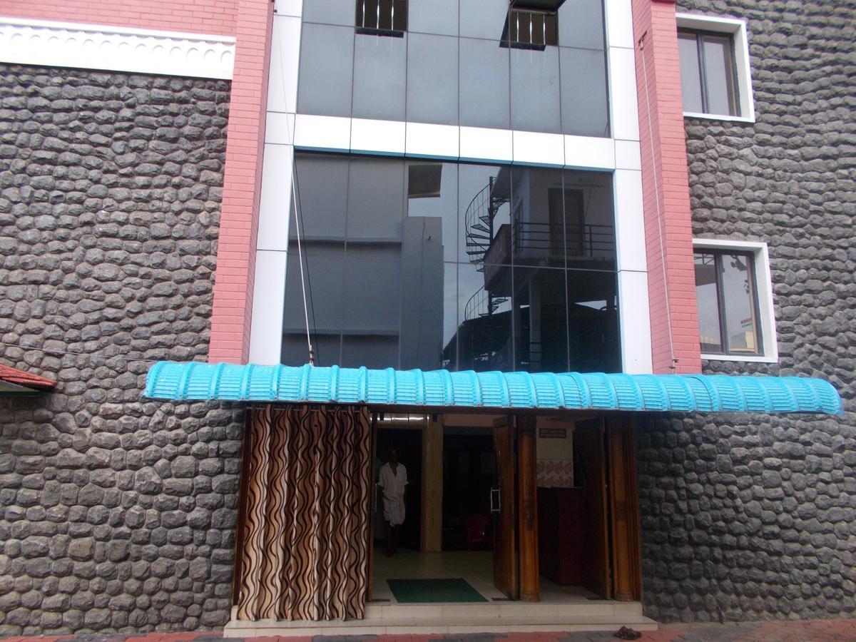 Hariprasadam Hotel Guruvayur Exterior photo