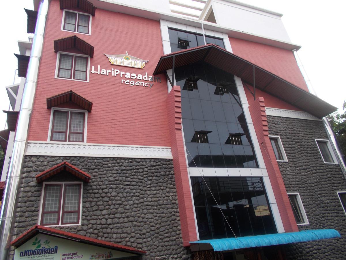 Hariprasadam Hotel Guruvayur Exterior photo